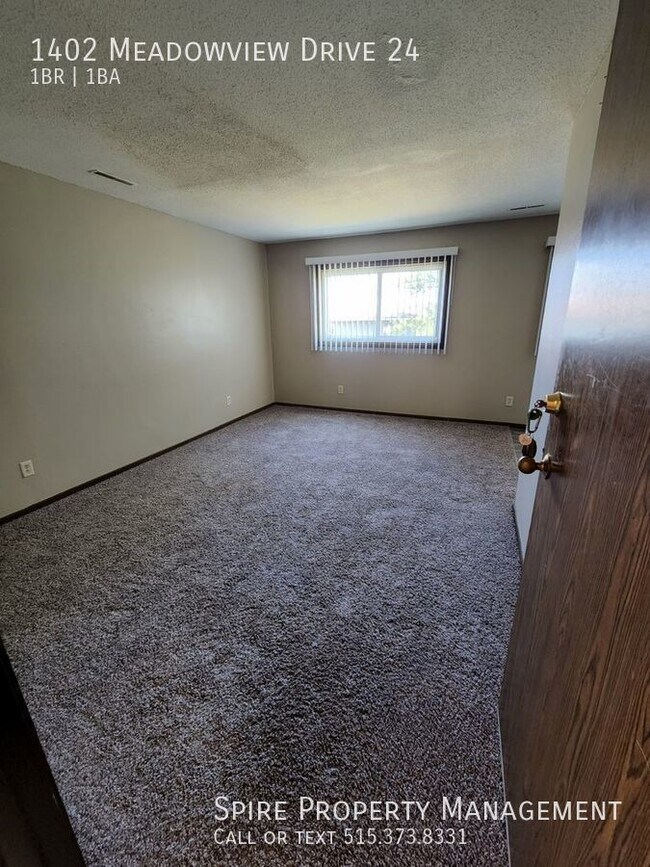 Foto del edificio - Large one bedroom with garage included!!