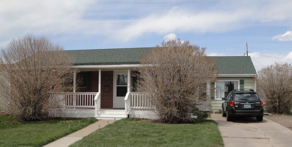 Primary Photo - 921 E Lyons St