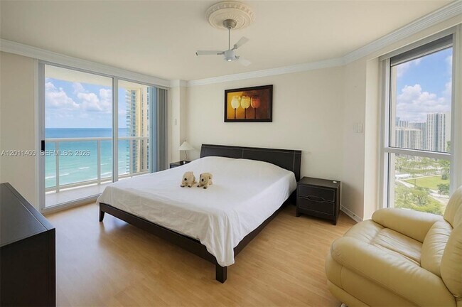 Foto del edificio - 16711 Collins Ave