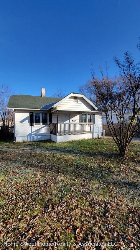 Primary Photo - 2 br, 1 bath House - 1031 W Chase