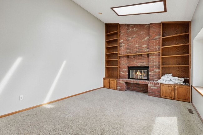 Building Photo - Fantastic Location with Detached Shop and ...