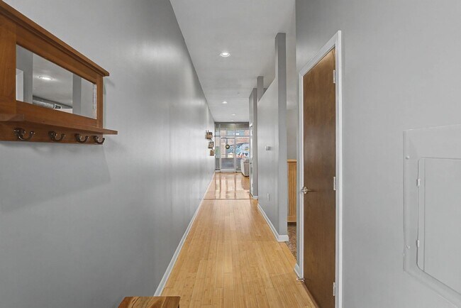 Foto del edificio - 437 Monroe Ave