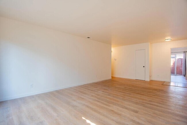Foto del edificio - 1823 Sparks Ct