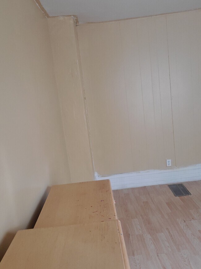 Building Photo - 406 3rd Ave