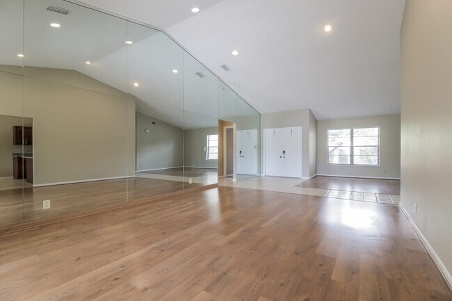 Foto del edificio - 8506 Eagle Run Dr