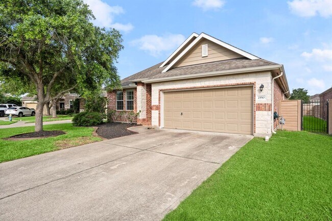 Building Photo - 2550 Blue Heron Cir