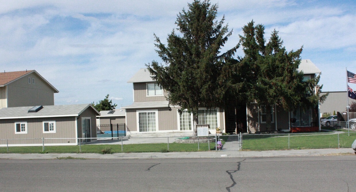 Primary Photo - 6824 W 1st Ave