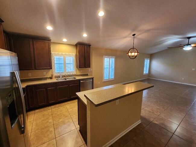 Building Photo - Beautiful 4 Bedroom Home in Venetian Bay