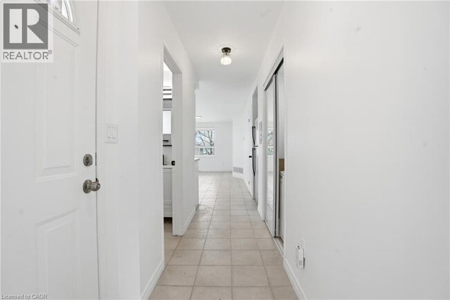 Building Photo - 1049 Glencairn Ave