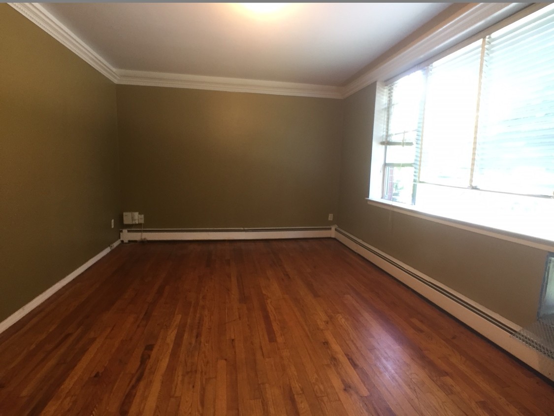 Foto principal - 2551 Pelham Bay Park W