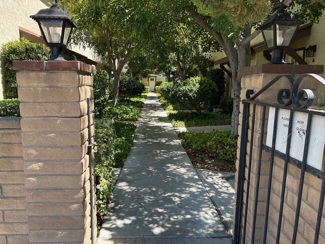 Building Photo - 253 Orlando St