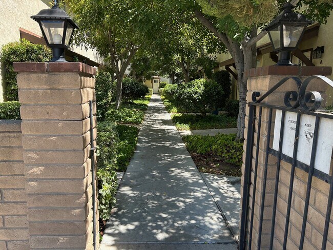 Foto del edificio - 253 Orlando St