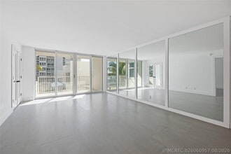 Building Photo - 1360 S Ocean Blvd