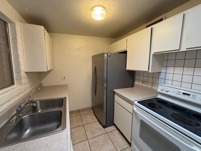 Foto del edificio - 7431 E Desert Aire Dr