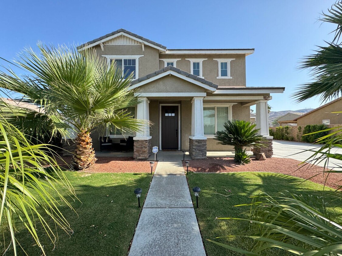 Primary Photo - AVAILABLE NOW!!! 4 Bedroom/ 3 Bathroom Hom...