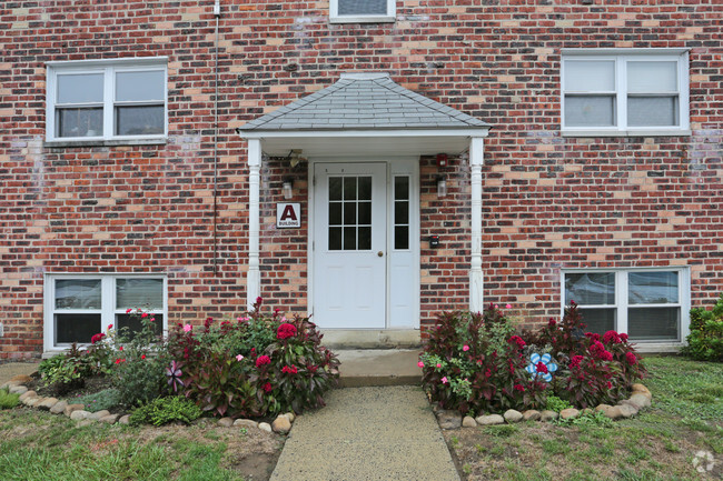 Building Photo - Bensalem Commons Apartments