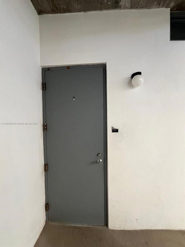 Foto del edificio - 455 NE 25th St