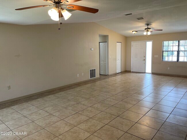 Foto del edificio - 57 Westmount Ln