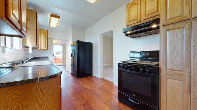 Building Photo - 2583 31st Ave