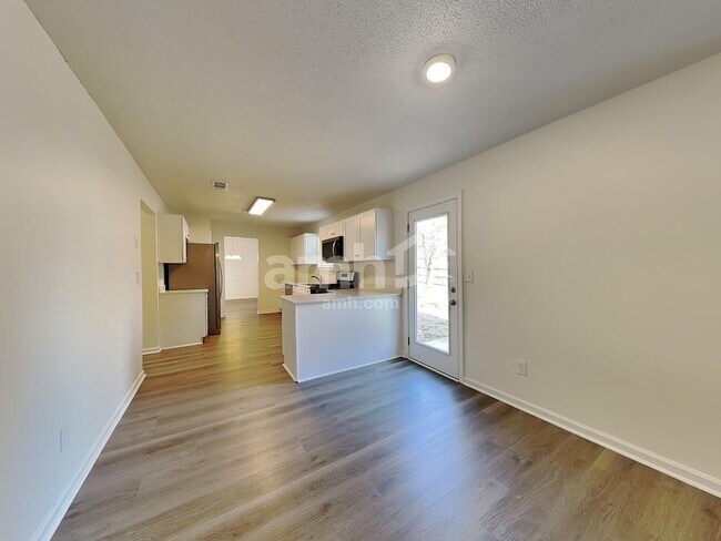 Foto del edificio - 6136 Swabia Ln