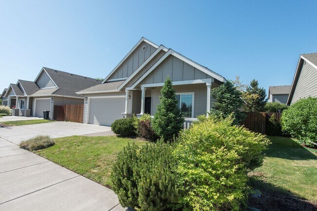 Foto del edificio - Very nice single level home in NE Bend!  P...