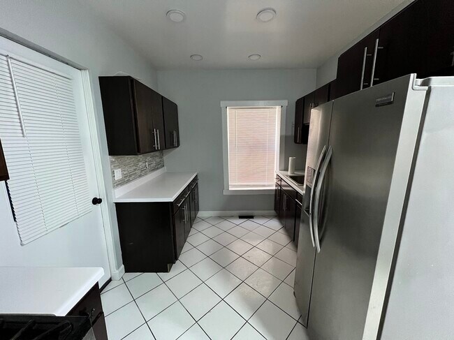 Foto del edificio - 4838 W Barry Ave