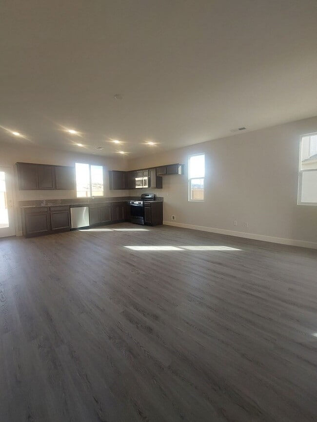 Building Photo - 755 Crimson Cir