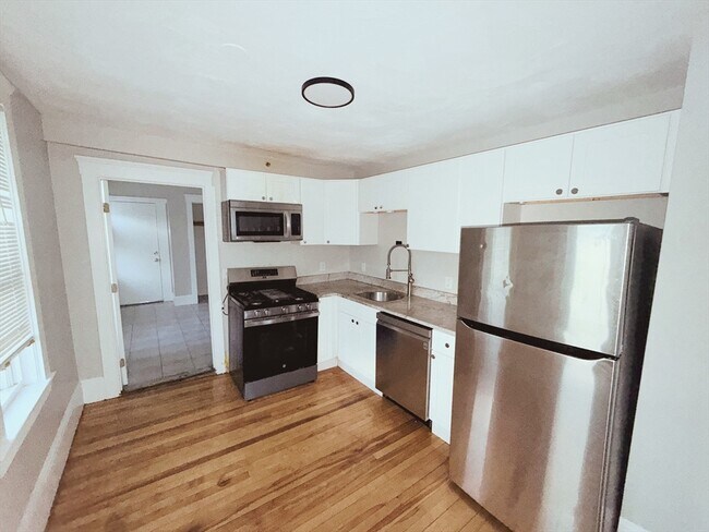 Building Photo - 46 Grove St