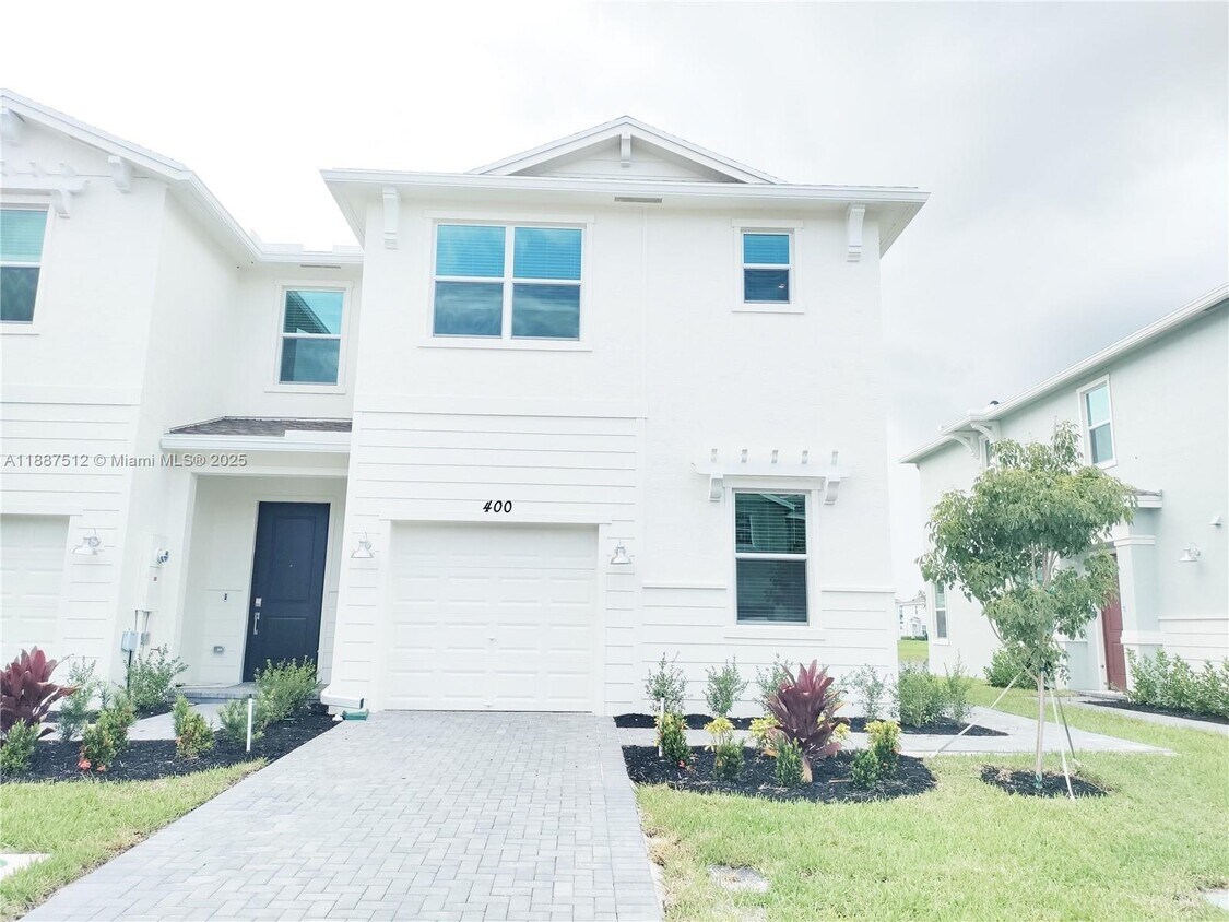 Foto principal - 400 SE Crossoak Ln