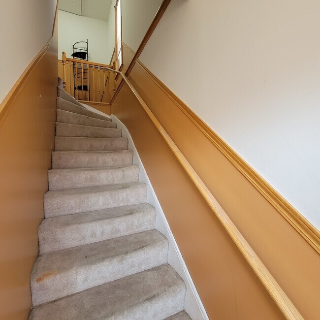 Building Photo - 2838 S Hillock Ave