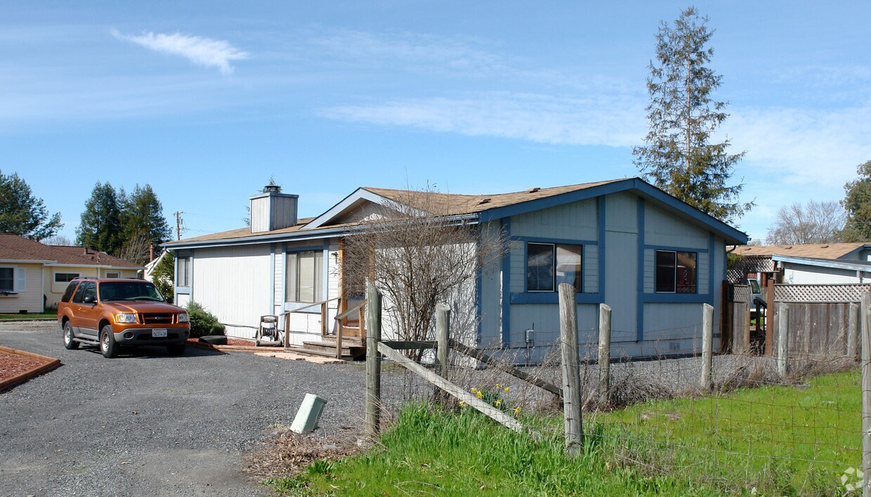 Primary Photo - 961-963 Rose Meadow Ct