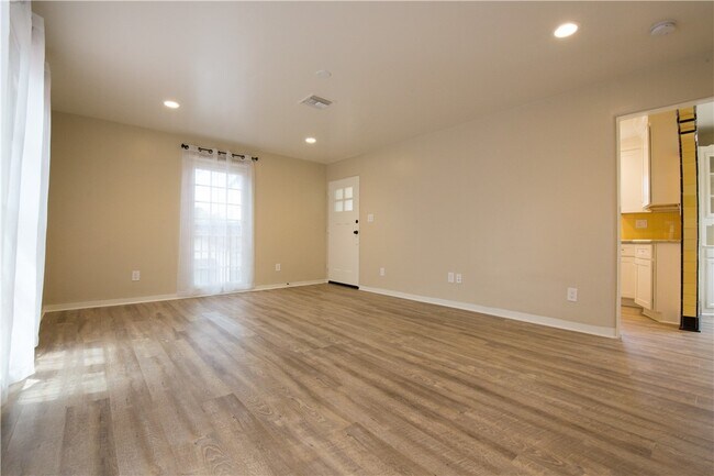 Foto del edificio - 711 W 6th St