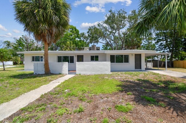 Building Photo - 695 Sunset Dr