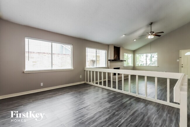 Foto del edificio - 13830 Walnut Hollow Ln