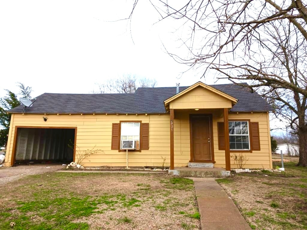 507 S Houston St, Wolfe City, TX 75496 House Rental in Wolfe City, TX