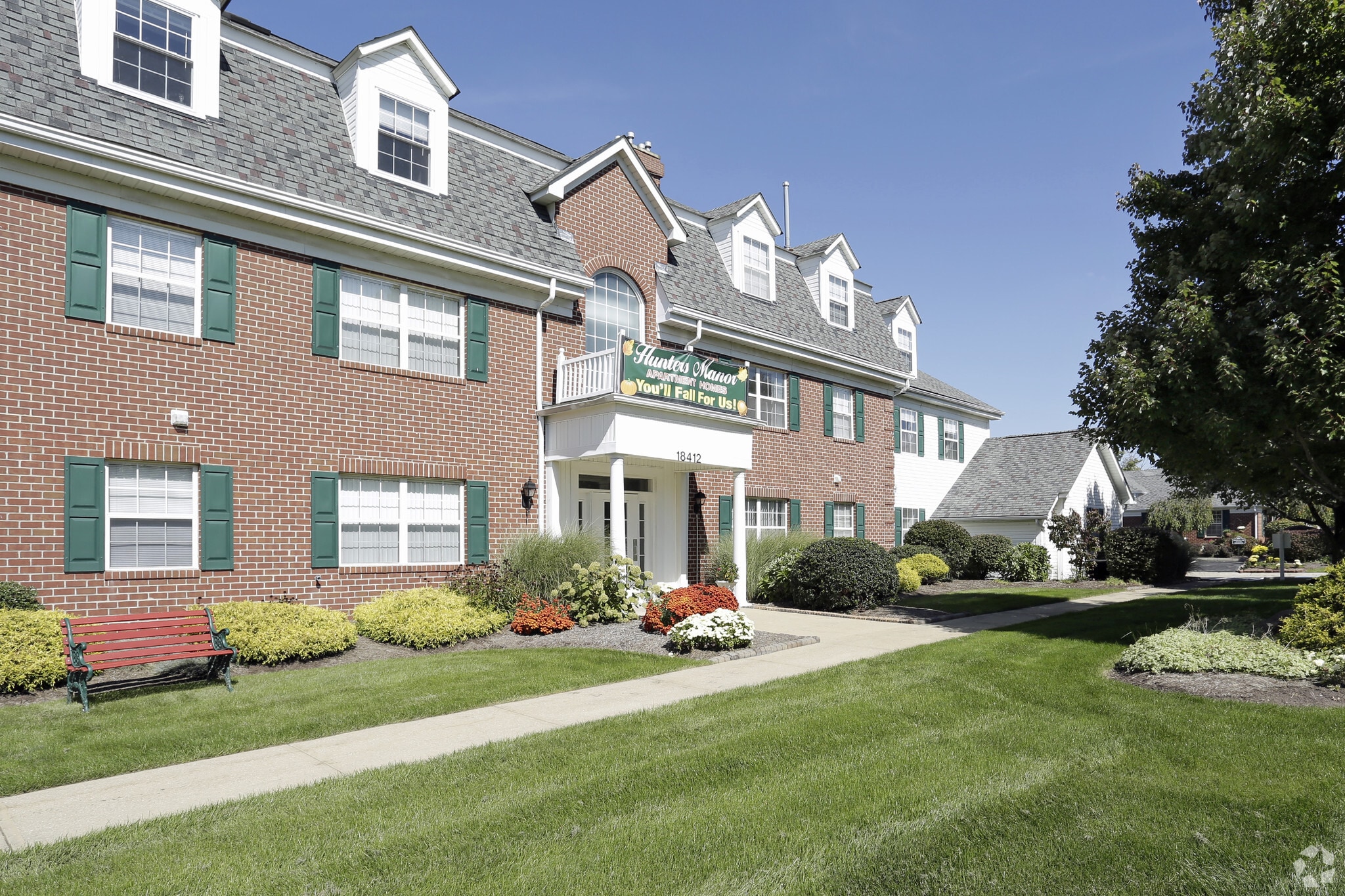 Hunters Manor – photo 1 of 43