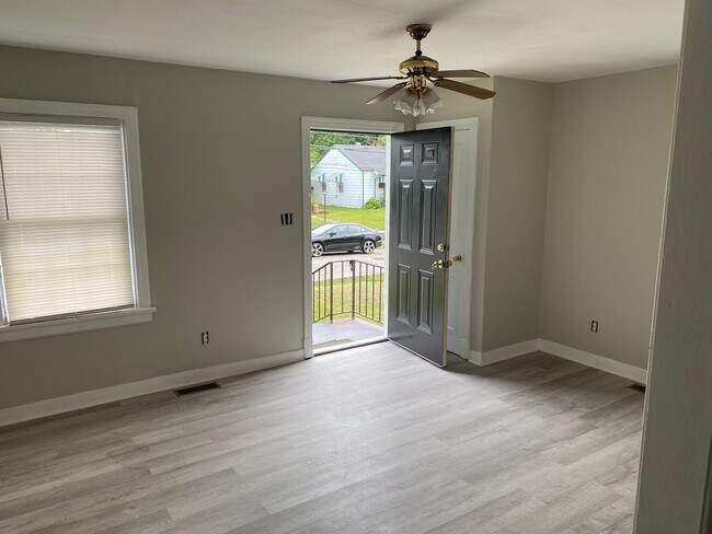 Building Photo - 2 bedroom House in the Randolph Community