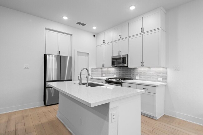 Foto del edificio - 8851 Oakland Rd