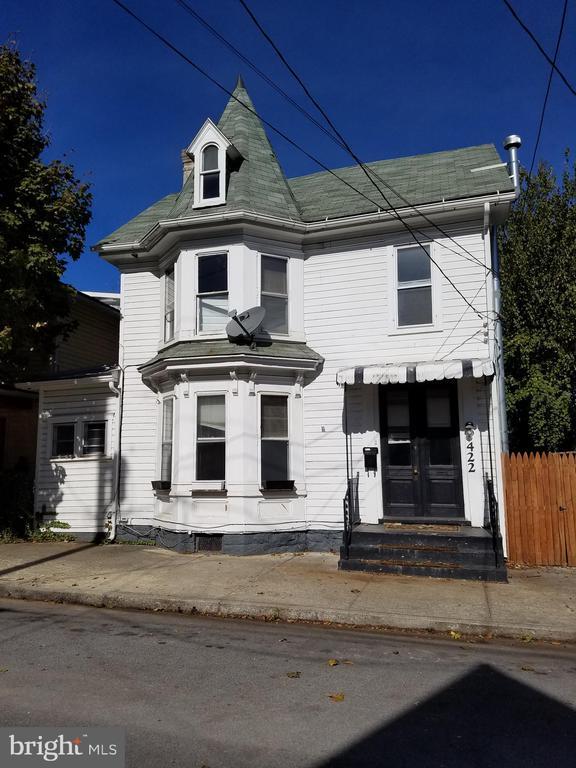 Primary Photo - 422 W John St