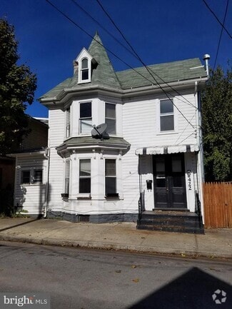 Building Photo - 422 W John St