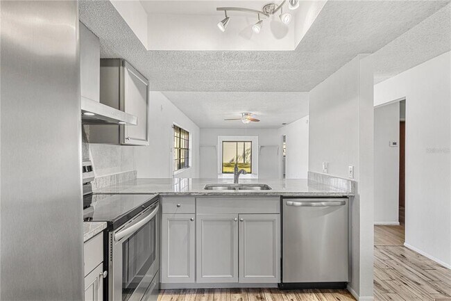 Foto del edificio - 13250 Ridge Rd S