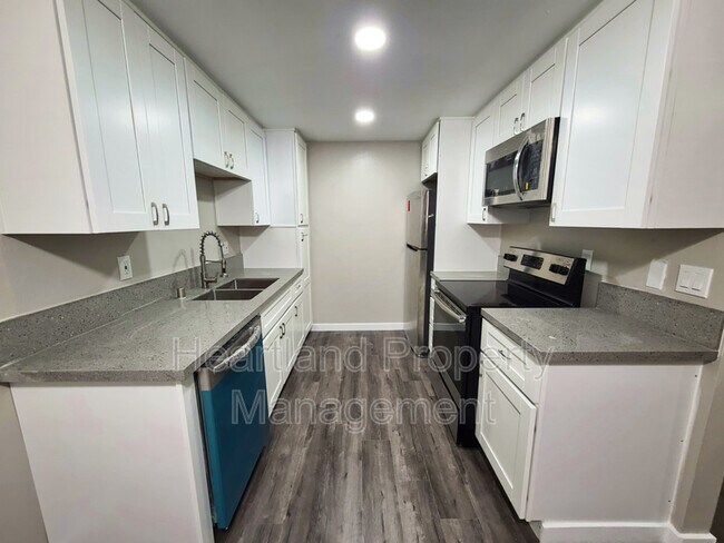 Foto del edificio - 10272 Black Mountain Rd
