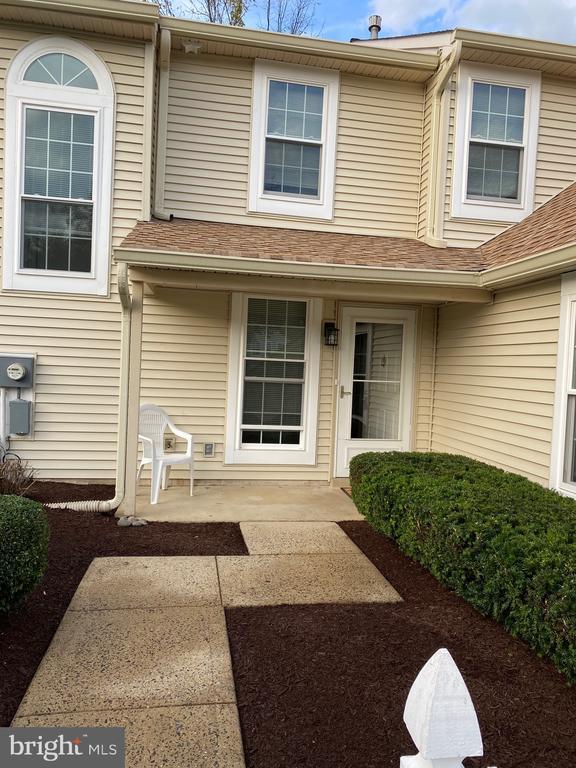 Building Photo - 1811 Hennessy Dr