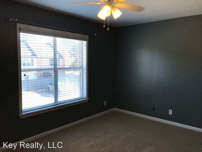 Building Photo - 2 br, 2.5 bath House - 945 Bayou Trace Dr