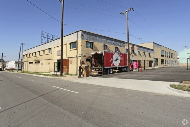 Building Photo - 1808 Apt