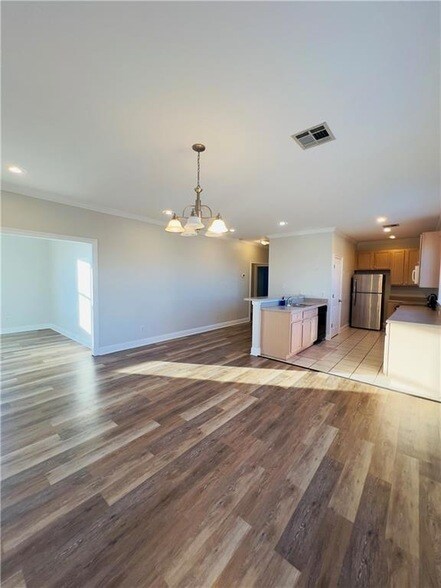 Foto del edificio - 5007 Towering Oaks Ave