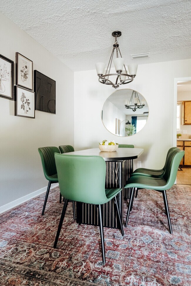 Foto del edificio - 906 Dickenson Ave