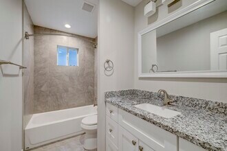 Building Photo - 513 Ridge St