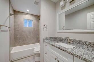 Building Photo - 513 Ridge St