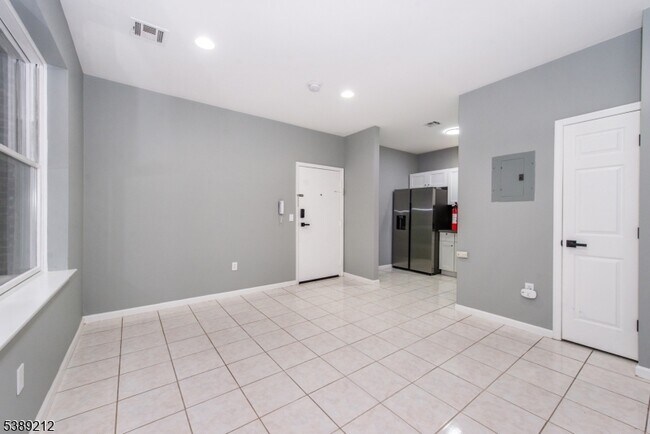 Foto del edificio - 1878 Springfield Ave